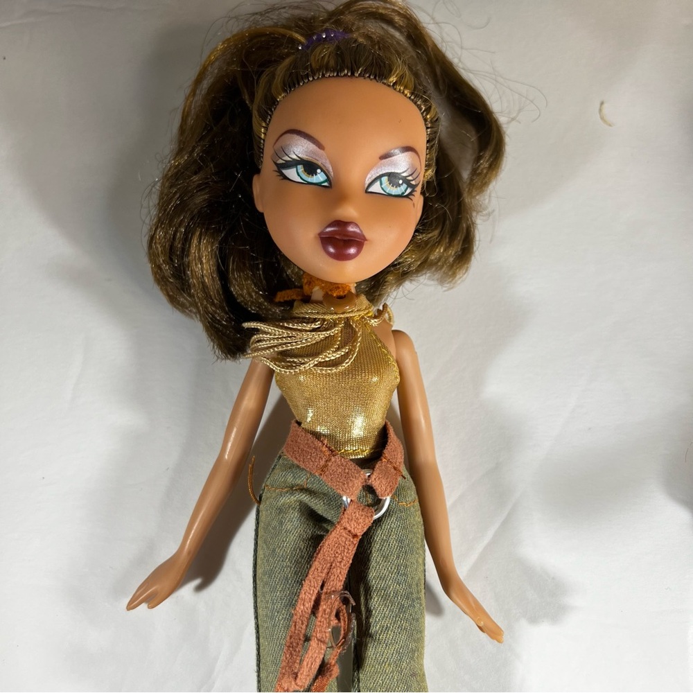 Bratz Dolls Lot of 4 with Extra Clothes and Accessories Y2K Fashion Dolls - Picture 6 of 7